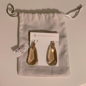 KENDRA SCOTT NWT Smoky Quartz Drop Earrings with Gold/bronze metal
